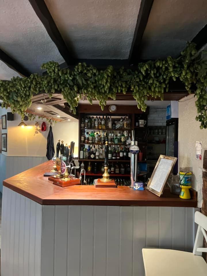 Anchor Inn Oake Exterior photo