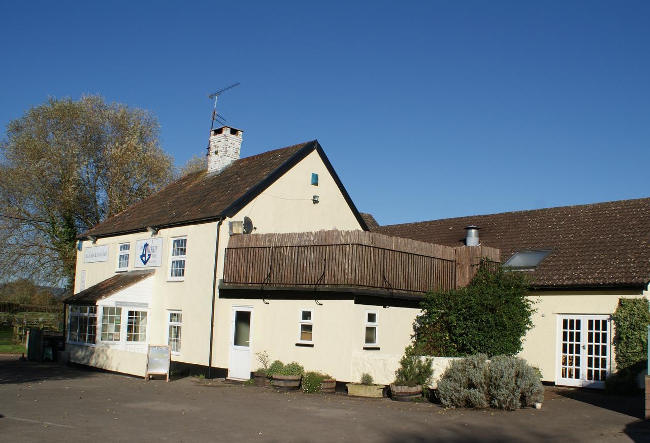 Anchor Inn Oake Exterior photo
